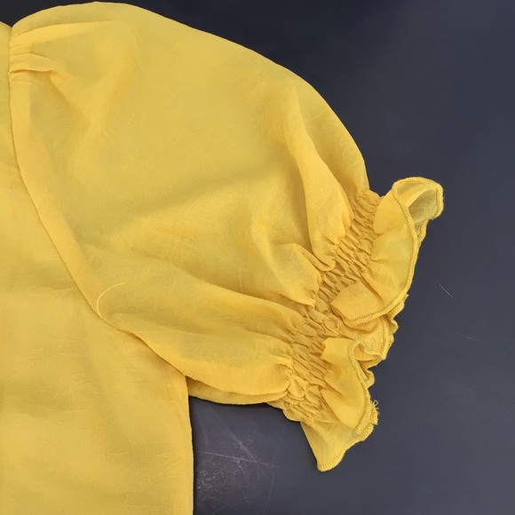 All In Favor Mellow Yellow Smocked Puff Sleeve Surplice Button Bodysuit Sz Small - Picture 13 of 15